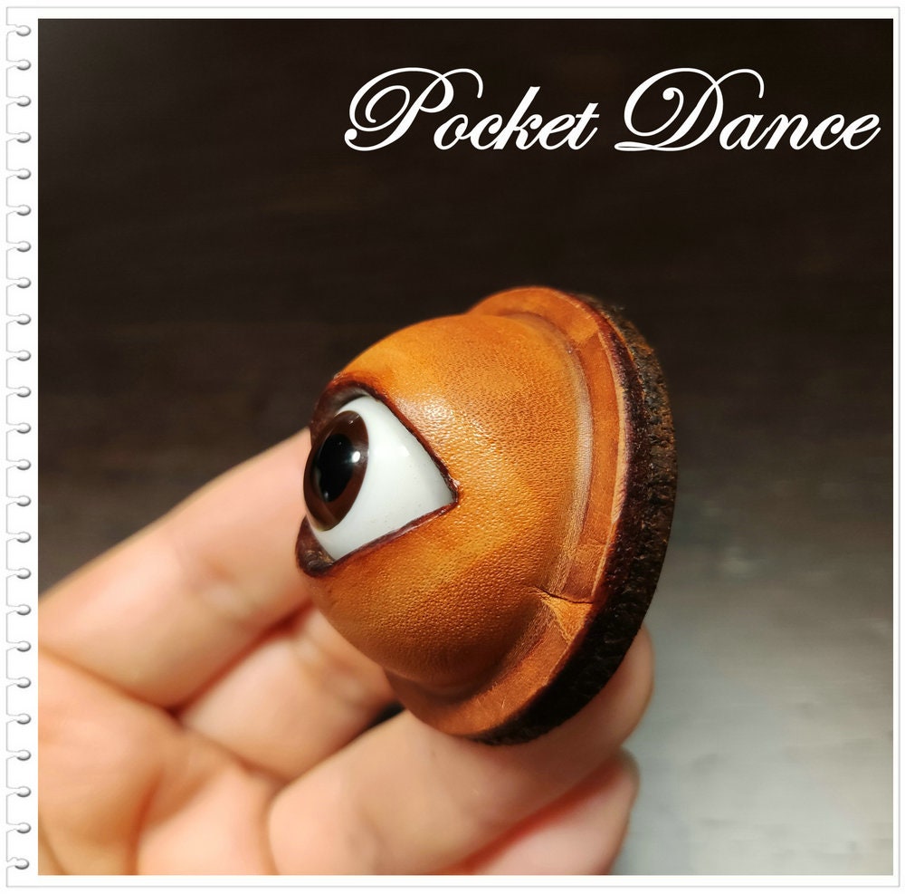Handmade Leather Eyeball Brooch: Horror Halloween Badge