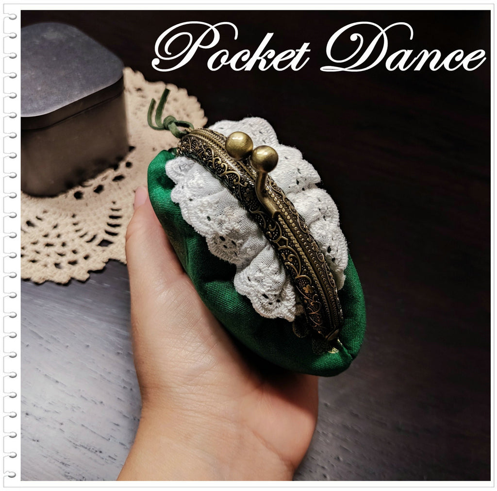 Handmade Lucky Clover Coin Purse: Green Kiss Lock Clutch