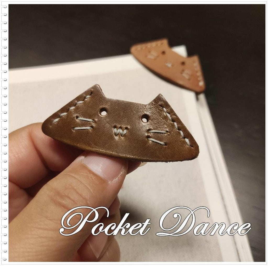 Handmade Leather Cat Corner Bookmark: Gift for Booklovers