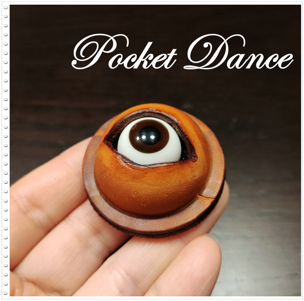 Handmade Leather Eyeball Brooch: Horror Halloween Badge